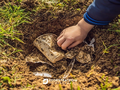 Soluciones ecológicas con logo reciclable: reducir, reutilizar, reciclar